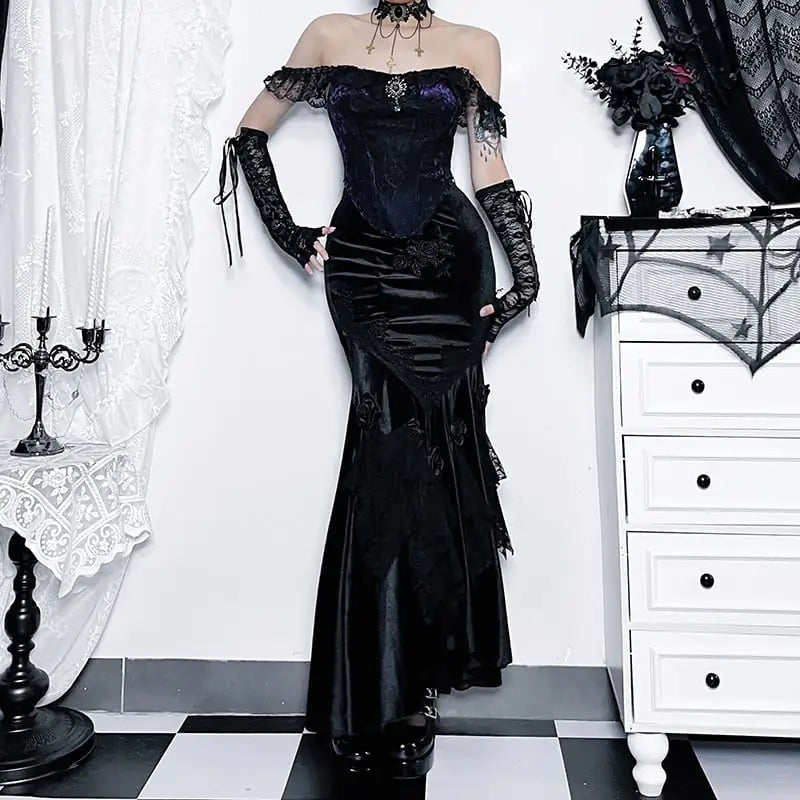 Sultry Black Slim-fit Evening Gown